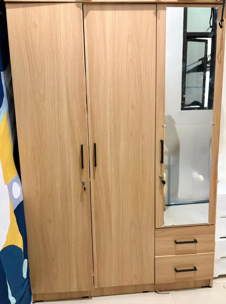 LEMARI PAKAIAN SELMA LIVIA - 3 PINTU