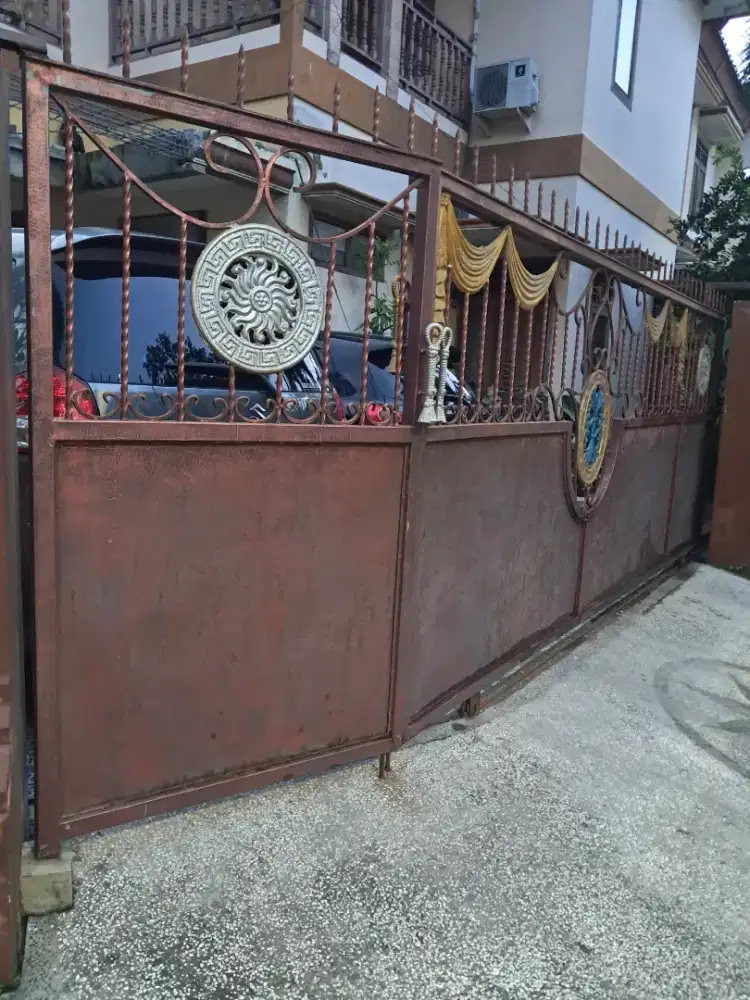 Pagar rumah/garasi