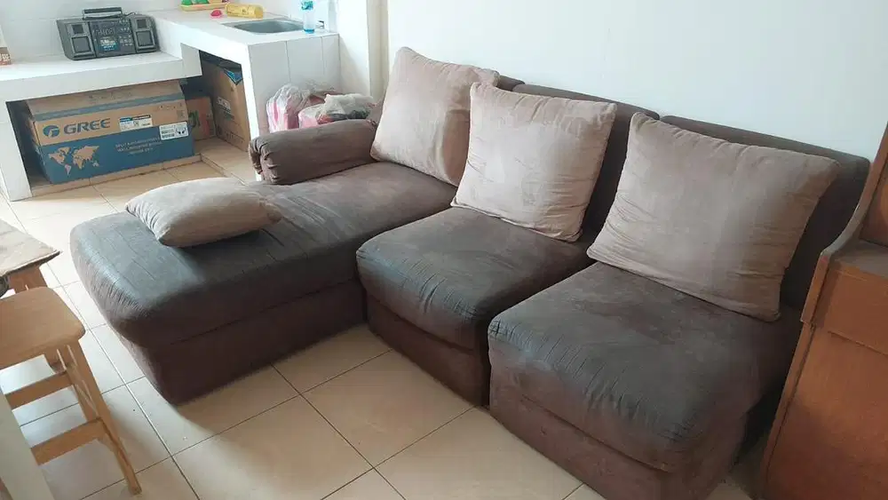 Furniture rumah tangga