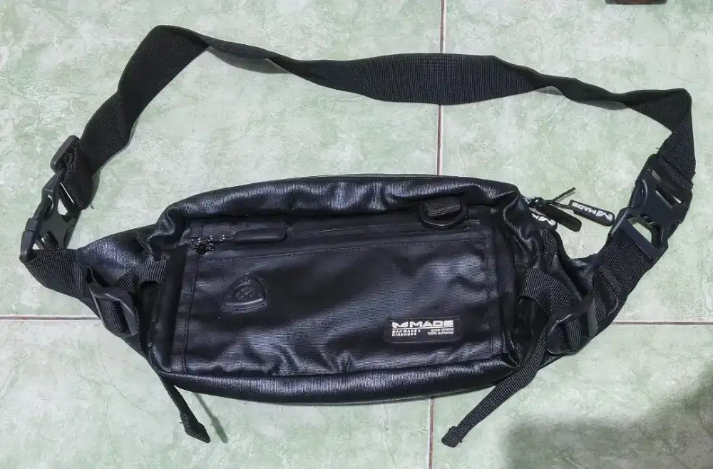 Tas Waistbag/Selempang Merk Mr Mads