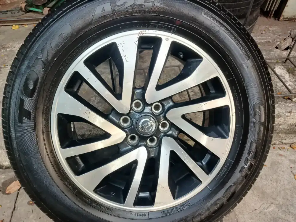 Vellq oem nissan navara Plus ban toyo 1 pis.