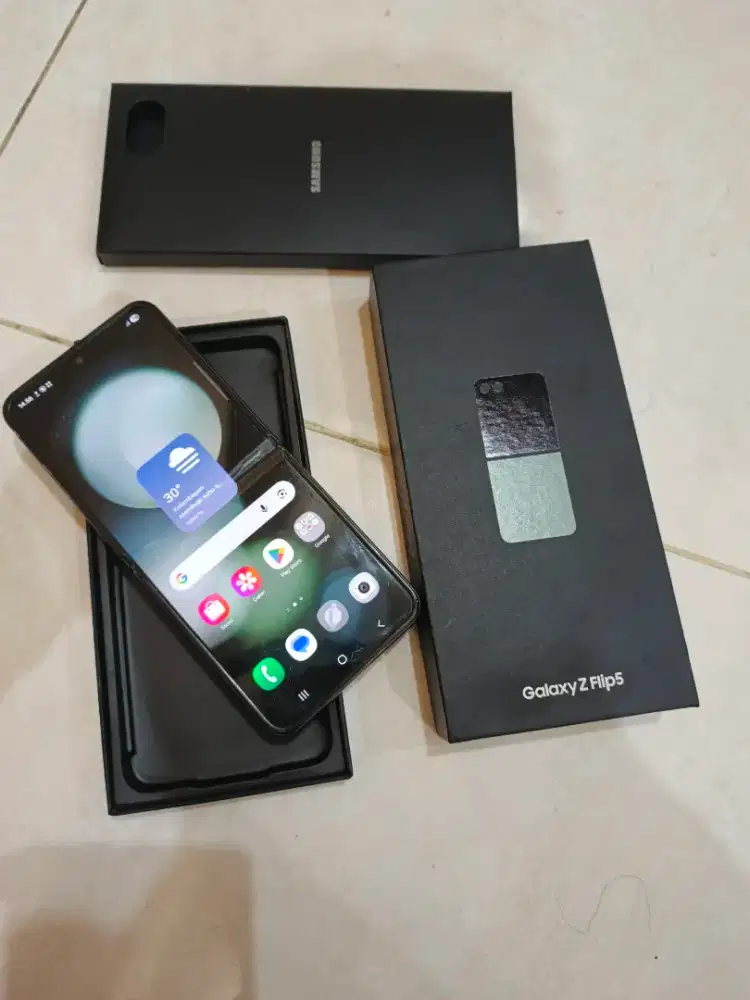 Samsung zflip 5 8/512 Sein fullst mluss 95% , lcet pmakaian aja