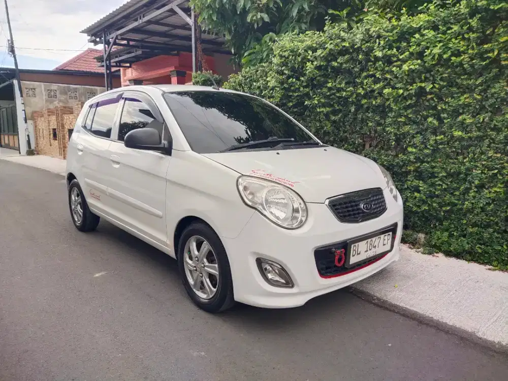 Di jual kia picanto 1,1 se at autometic 2011