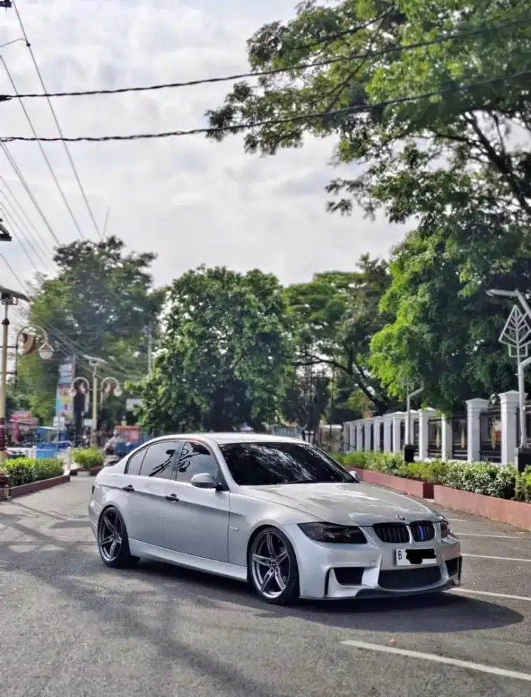 BMW E90 320i 2005