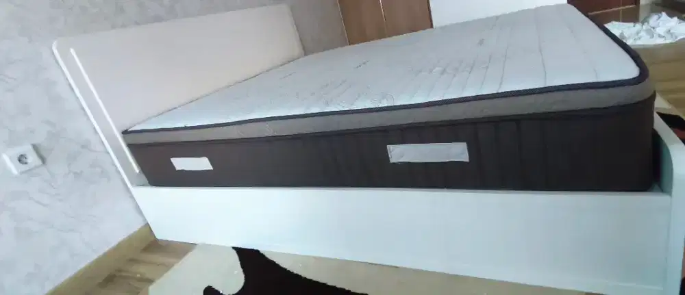 Dijual Cepat Dipan dan Kasur