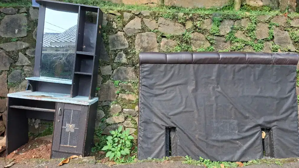 Meja rias, head tempat tidur, kardus baru