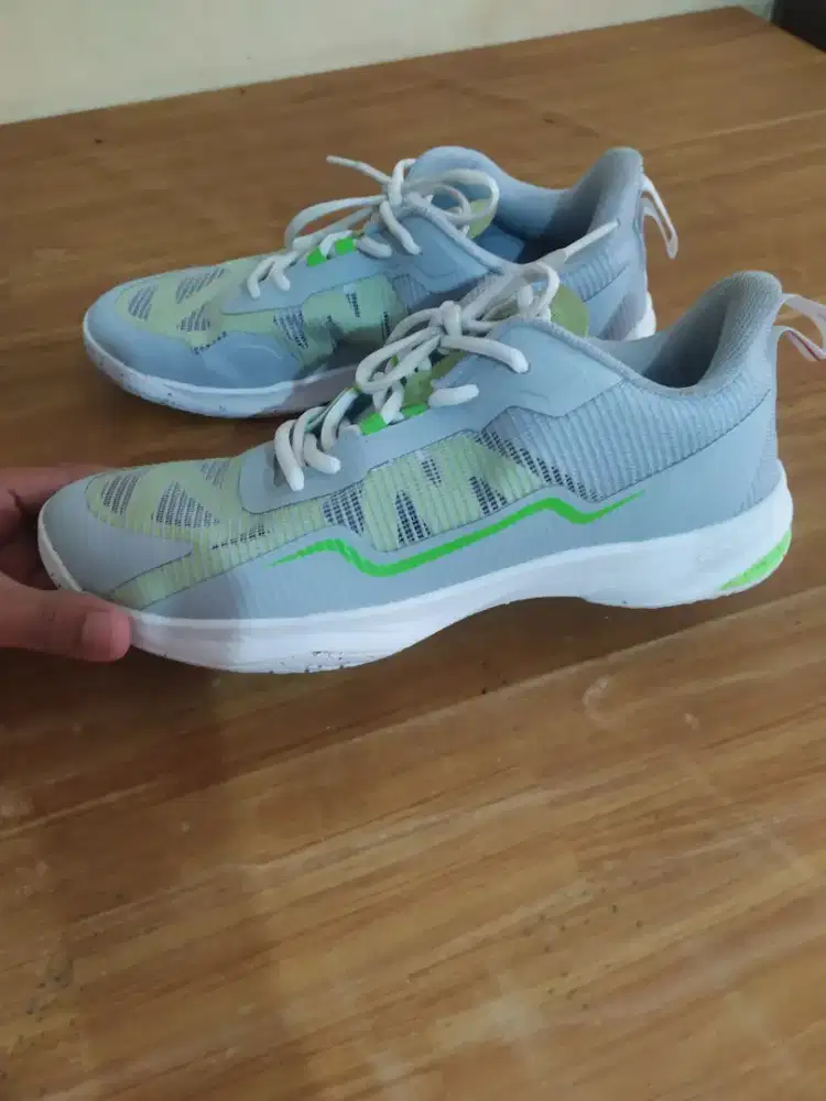sepatu badminton decathlon bs 560 lite original second like new