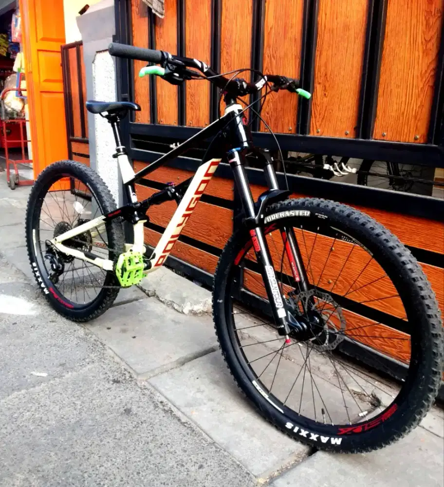 SEPEDA GUNUNG POLYGON SISIKU D7