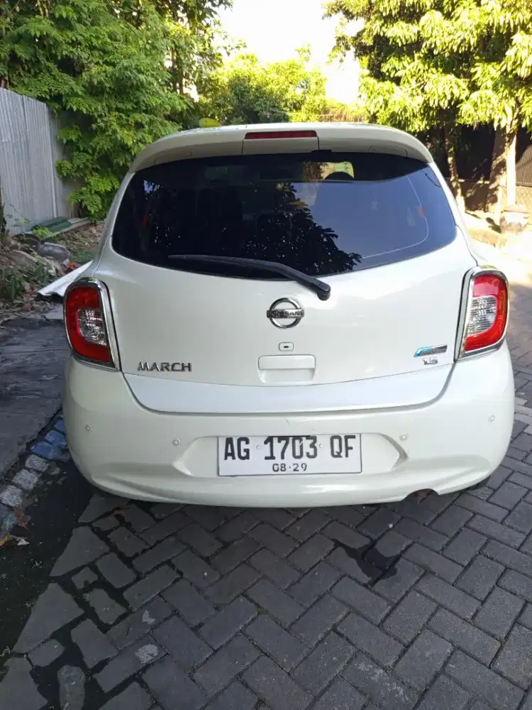 Nissan march cbu th 2013 1.5 xs 92 jt mesin halus 4 ban baru