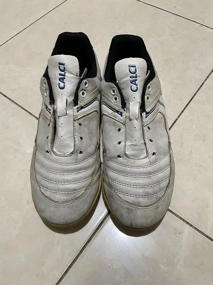 sepatu futsal calci