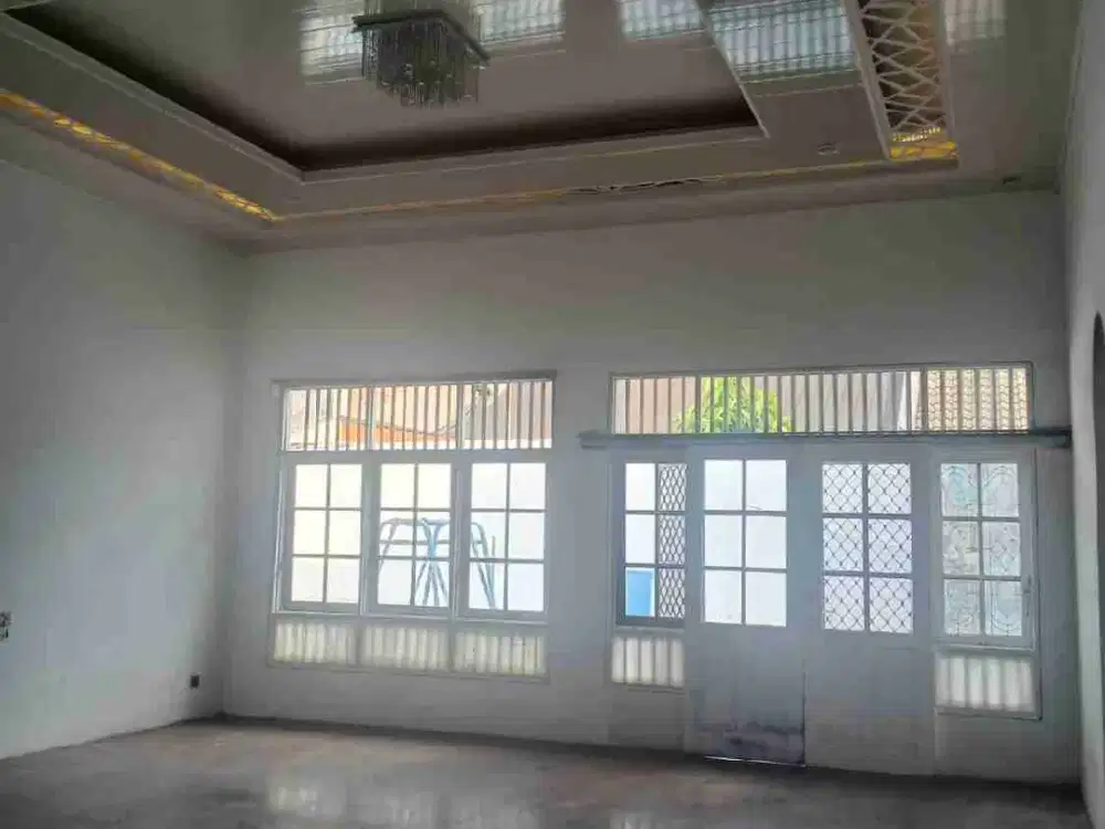 Rumah luas tanah 315 m ada kolam renang hrg 3.6 M di Kemang pratama bekasi