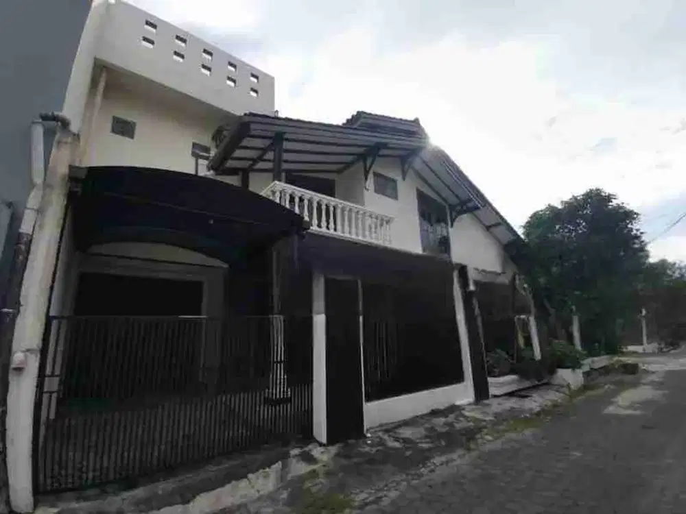 TERJUN PAYUNG! MURAH RUMAH HOOK STRATEGIS DENGAN LINGKUNGAN NYAMAN DAN TENANG DI ANTAPANI