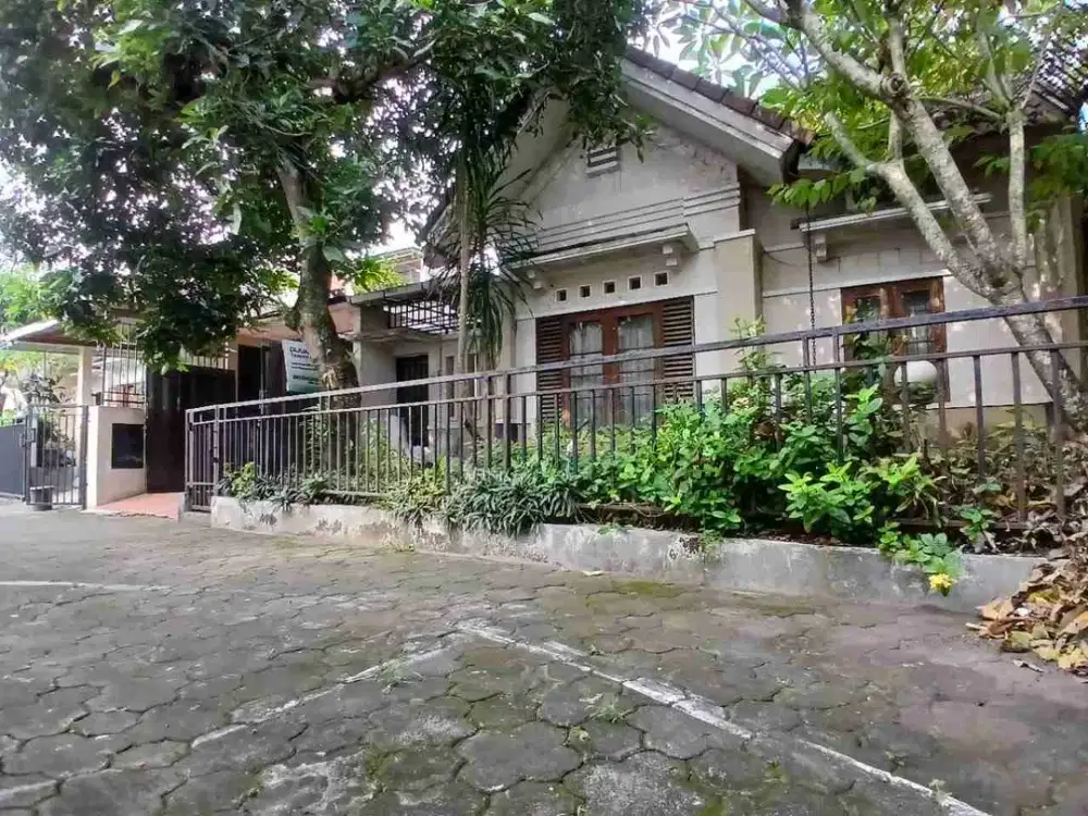 RUMAH DI PERUMAHAN AREA CANDI GEBANG CONDONGCATUR DEPOK SLEMAN YOGYA