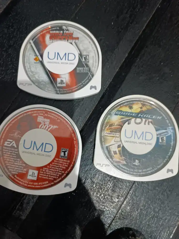 Dijual UMD (mini disc) untuk PSP