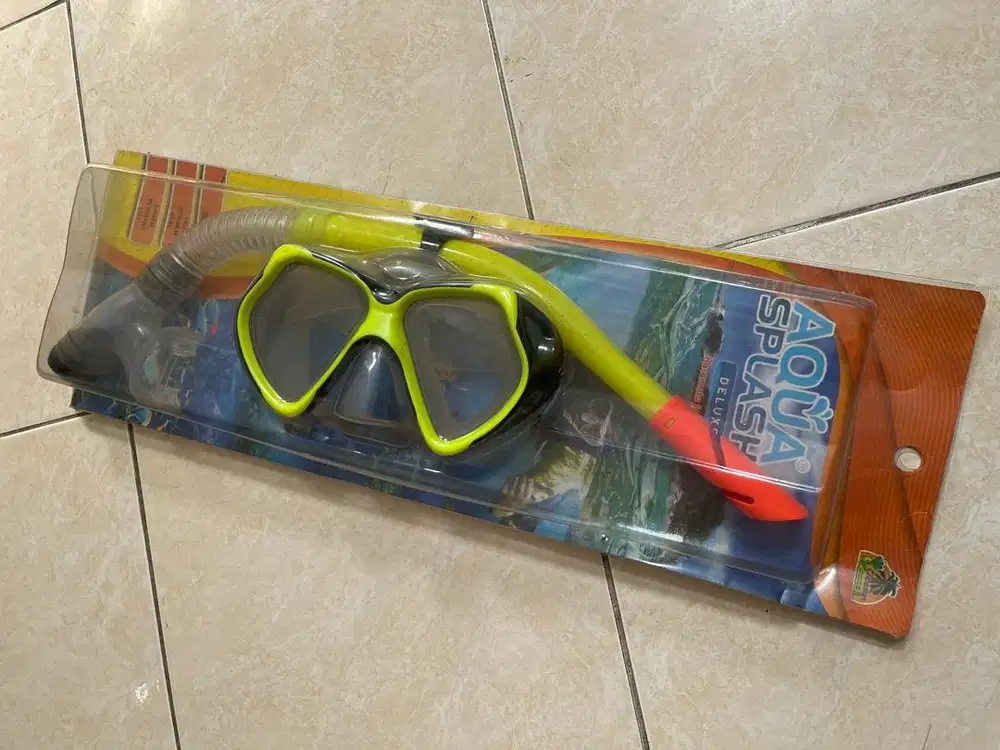 Kacamata renang snorkeling
