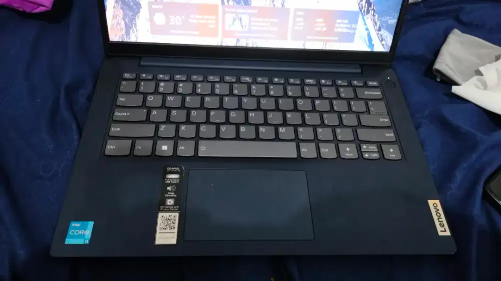 Laptop lenove slim core i3