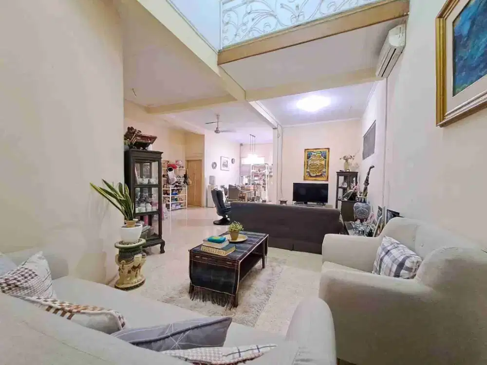 RUMAH CANTIK TERAWAT DEMPO KEBAYORAN BARU