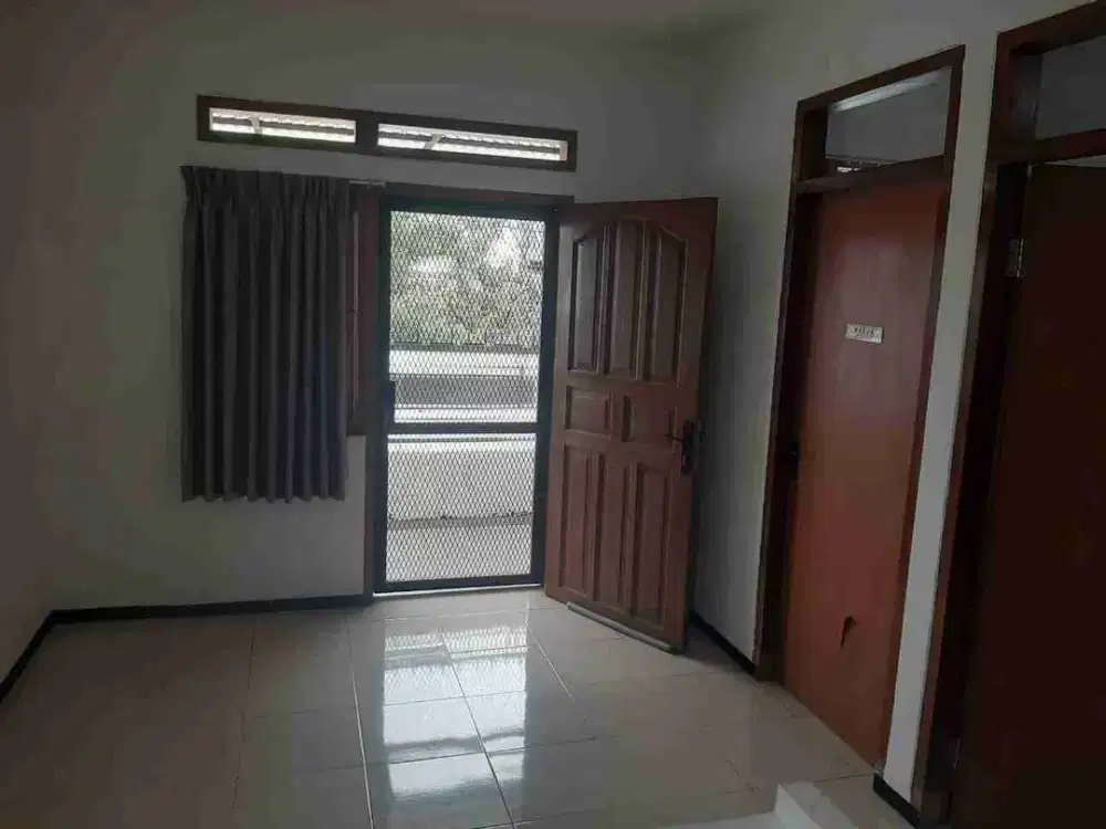 MURAH! RUMAH SIAP HUNI FULL RENOV DENGAN LINGKUNGAN NYAMAN DAN TENANG DI ARCAMANIK