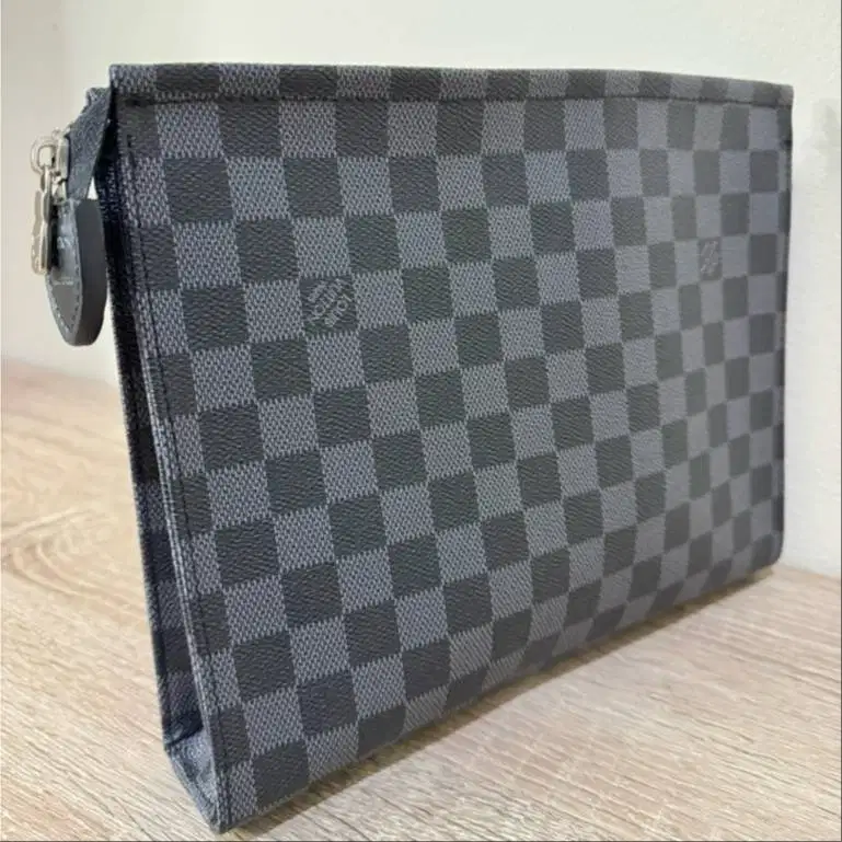 (Preloved) Clutch LV Damier Graphite