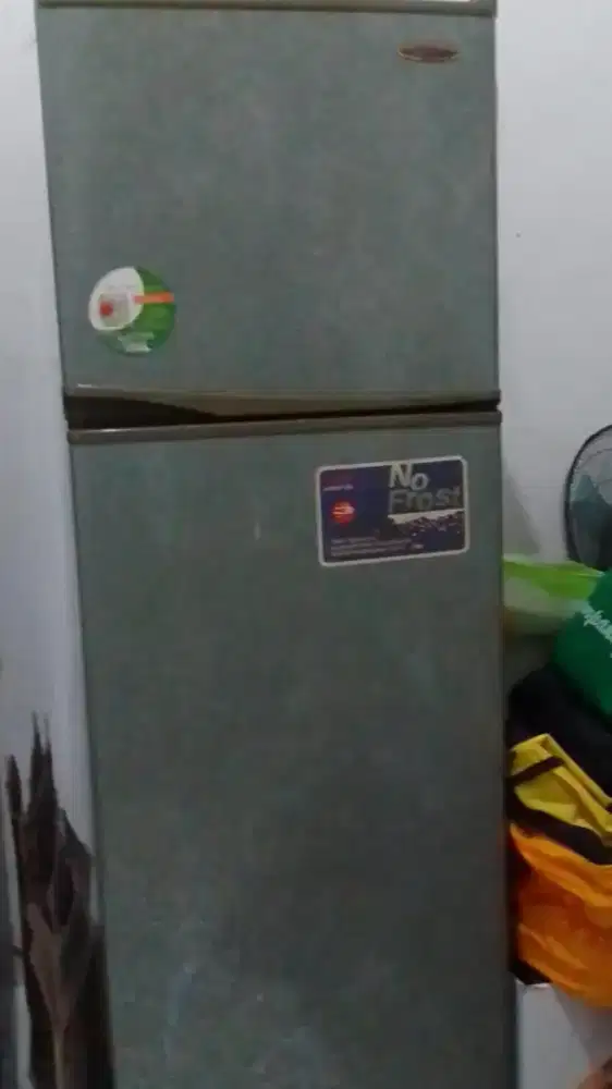 Kulkas 2 pintu tanpa bunga es