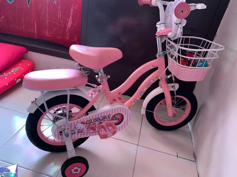 Sepeda anak warna pink