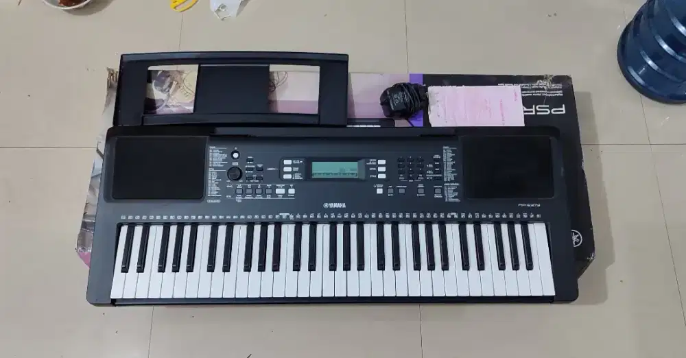 Yamaha PSR E373 bekas lengkap mulus