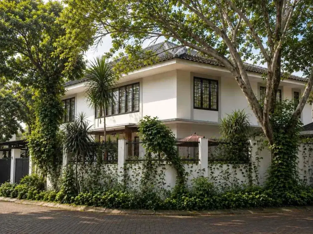 Rumah Huk Hadap Selatan dan Barat Megah Asri di Giri Loka 3 BSD City
