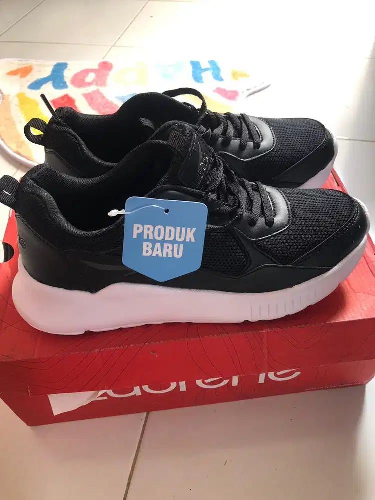 Sepatu lubren baru