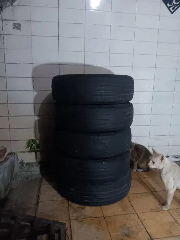 Ban mobil 175/65/14 Gt Radial Champiro Eco ( 80%)