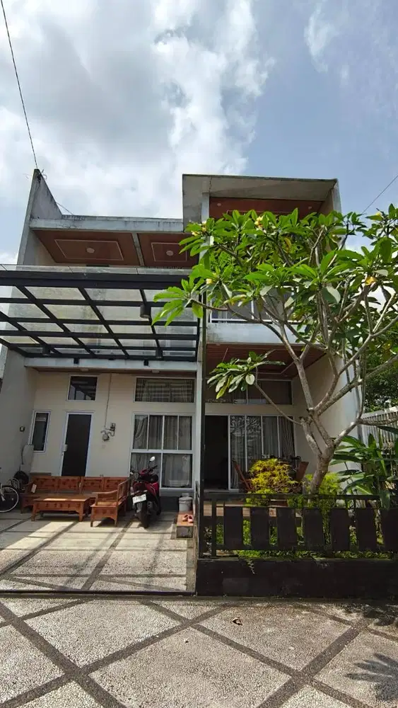 RUMAH MINIMALIS MODERN DENGAN SUASANA PEDESAAN VIEW GN. SUMBING SINDOR