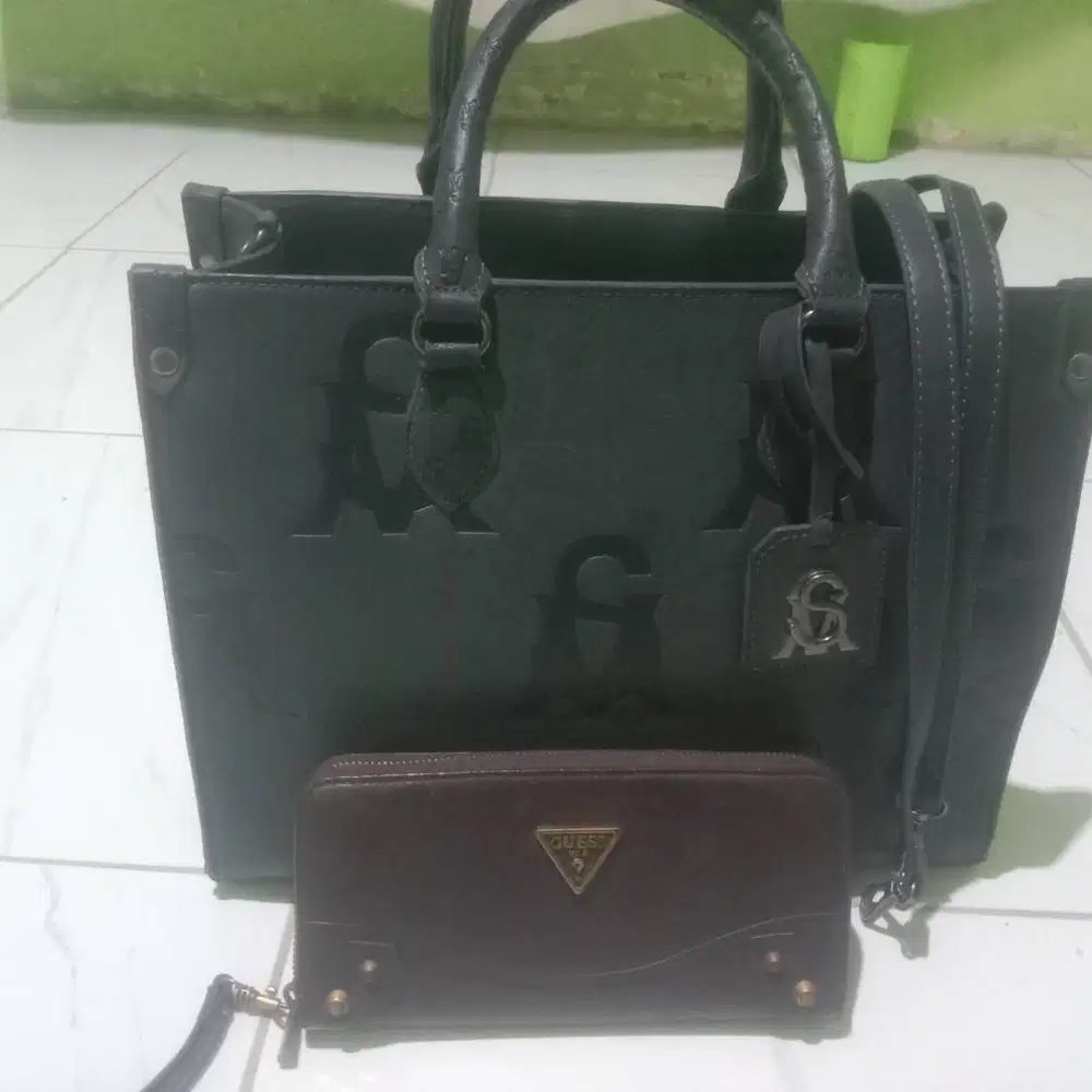 Tas cewek merek steve madden. Dan dompet cewek guees asli. No minus