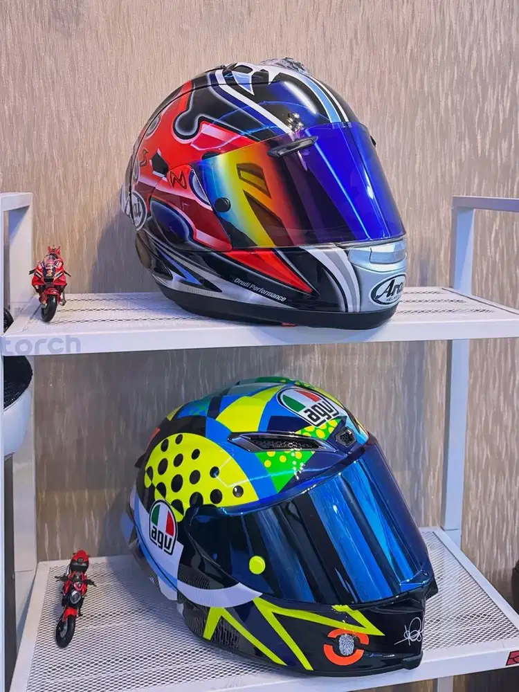 Helm Arai dan AGV