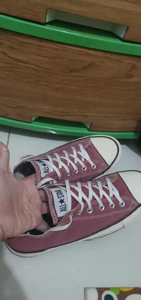 Sepatu converse size 42 maroon