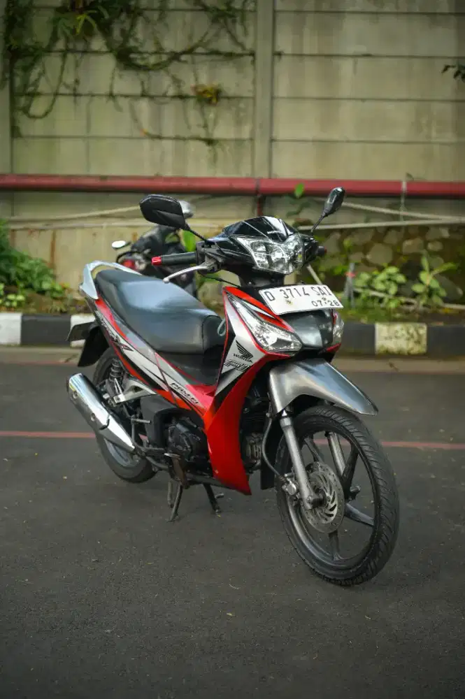 Jual santai simpanan Honda Supra x 125 fi helm in tahun 2013