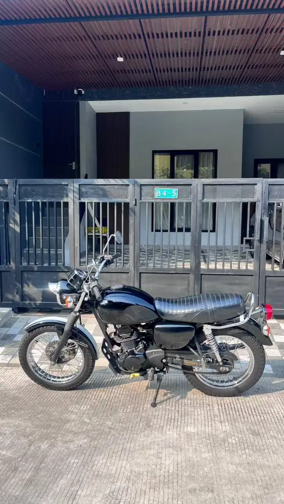 DIJUAL KAWASAKI W175 SE 2018 HITAM