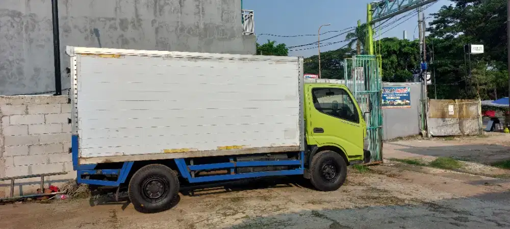 Hino dutro 110 SDL bok  siap pake