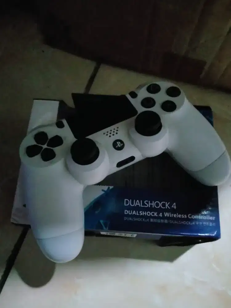 Stik PS 4 putih