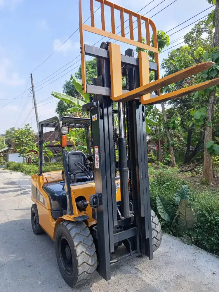 Forklift 3 Ton Caterpillar Three Lift 2020 istimewa