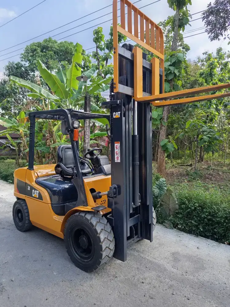 Forklift Bekas 3 Ton Caterpillar tahun 2020