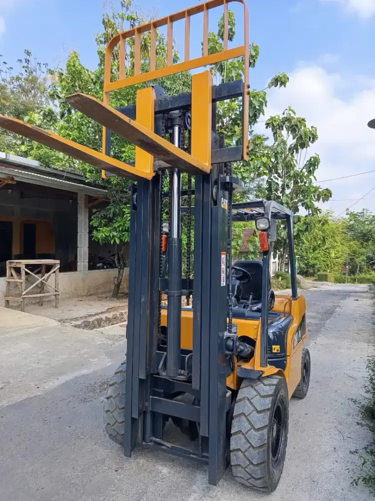 Forklift 3 Ton Bekas siap pakai Caterpillar 2020