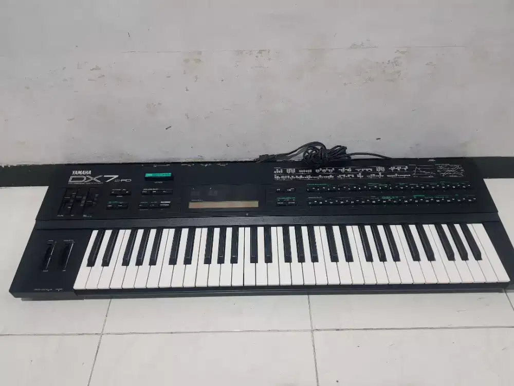 YAMAHA DX 7 SECOND