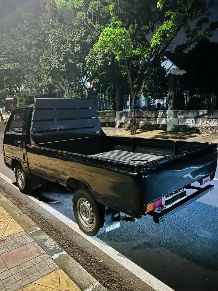 MITSUBISHI L300
