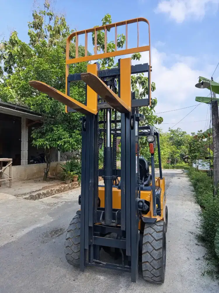 Forklift Bekas 3 Ton Caterpillar 2020 Mast 4,5 meter