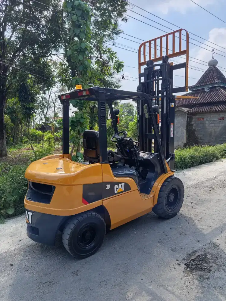Forklift 3 Ton tahun 2020 Three lift Caterpillar