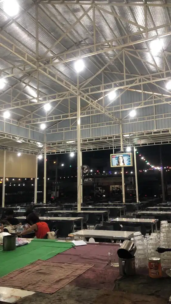 Dibutuhkan waiters cewek