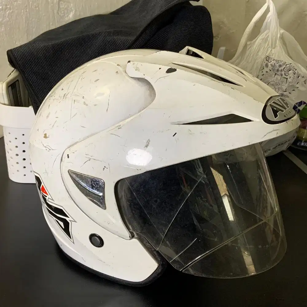 Helm AVA Putih Full Visor SNI Kondisi Baret Kaca Pecah