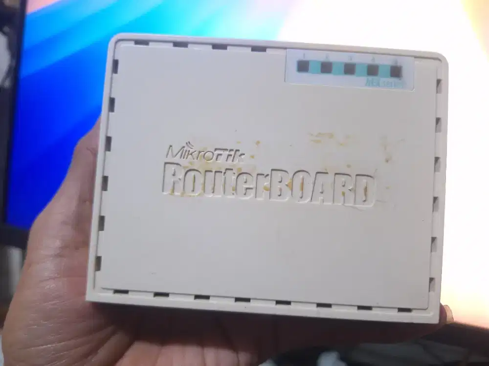Mikrotik RB750Gr2 + Adapter