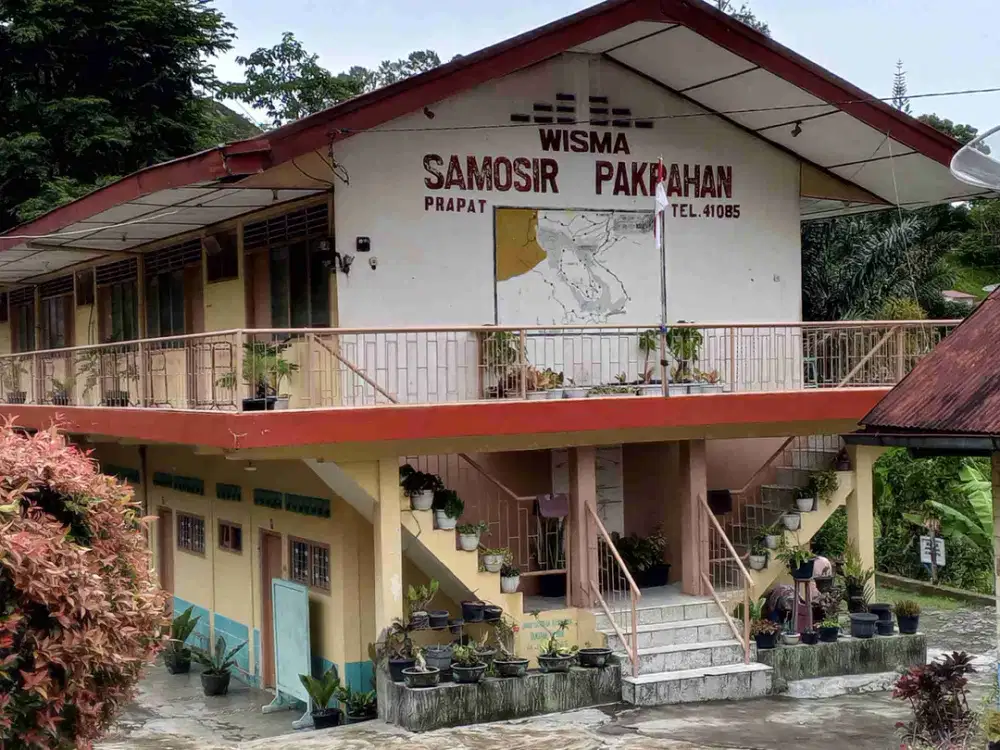 Dijual Wisma Samosir Pakpahan,
Parapat dengan View  Danau Toba 
Sumatera Utara