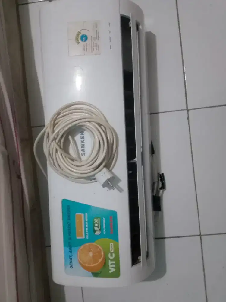 AC sanken 1/2 pk pemakaian 4bulan kartu garansinya masih ada