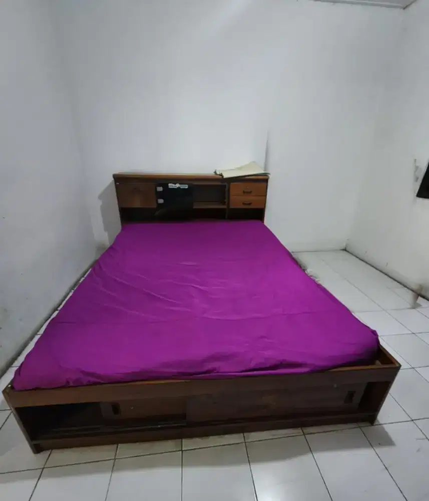 Tempat Tidur Jati
